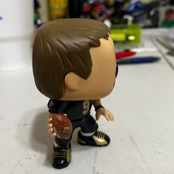 Funko vaulted #11 all black with helmet Drew Brees - Picture 7 of 8